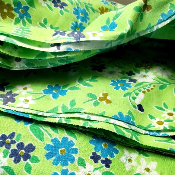COTTON FABRIC FLORAL PRINT NEW 232" x 31" GREEN WHITE BLUE CRAFT SEWING QUILT - Picture 2 of 6